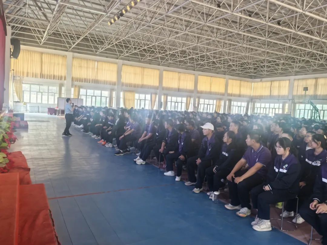 知德立行教育集团董事长赵恒智老师受邀赴新疆第二师铁门关市展开专题讲座